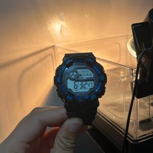 NEW WATCH (WATER RESISTANT)  FOR ADULTS AND KIDS